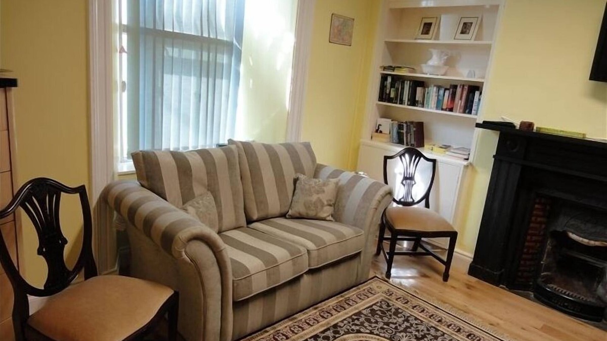 Claddagh Apartment | Perfect! for doing Galway City. Discount for Weekly Stays!