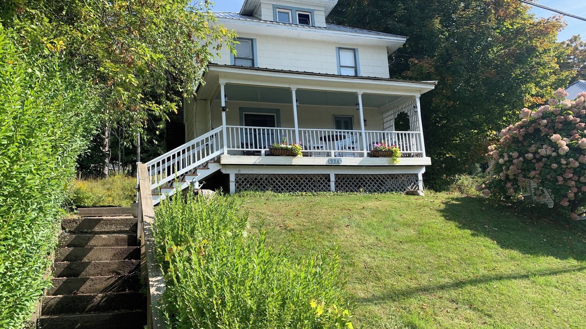 Livingston Manor House | Perfect for entertaining. In-town hide-away Pet friendly