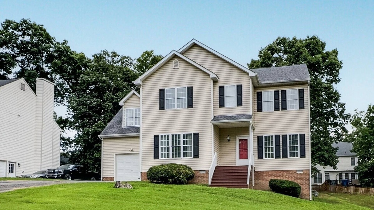 Chester House | Perfect for Extended Stays! Pets Welcome!
