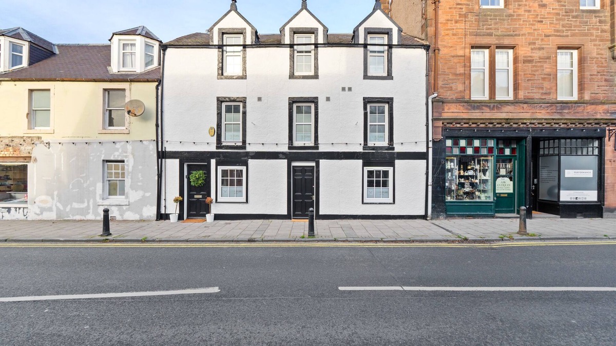 Innerleithen Apartment | Perfect for families or active getaways in the heart of the Tweed Valley.