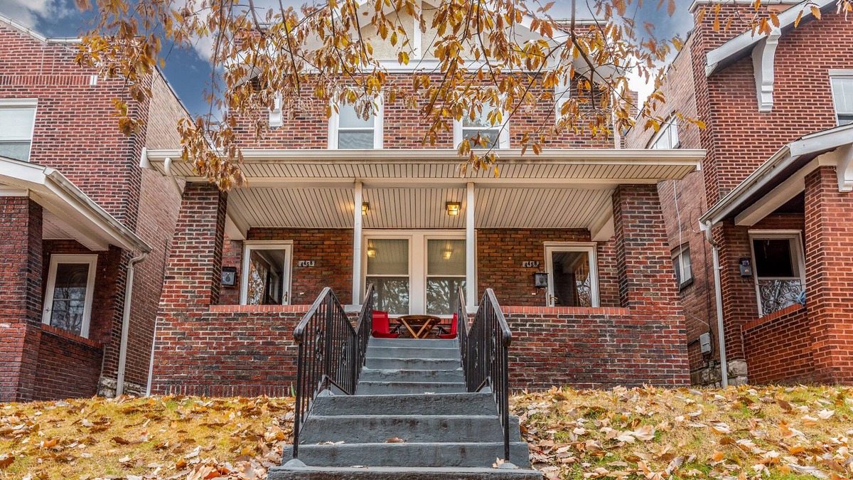 Southwest Garden House | Perfect for Families & Groups - Safe & Near Everything! w/Playground & Parking