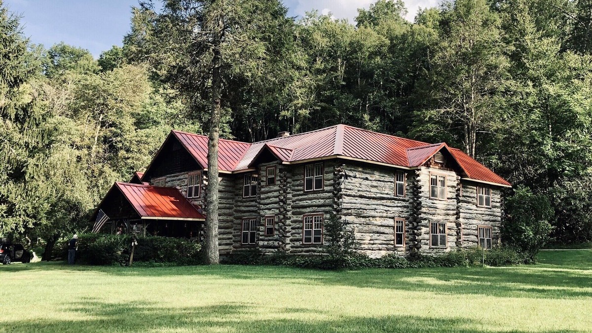 Topton Cabin | Perfect for Family Reunions and Corporate Groups or as a couples getaway