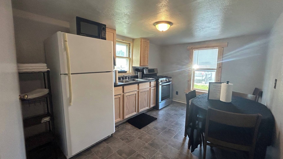 Gypsum Apartment | Perfect for fishing groups! Port Clinton guest unit w/AC, boat parking/plug in