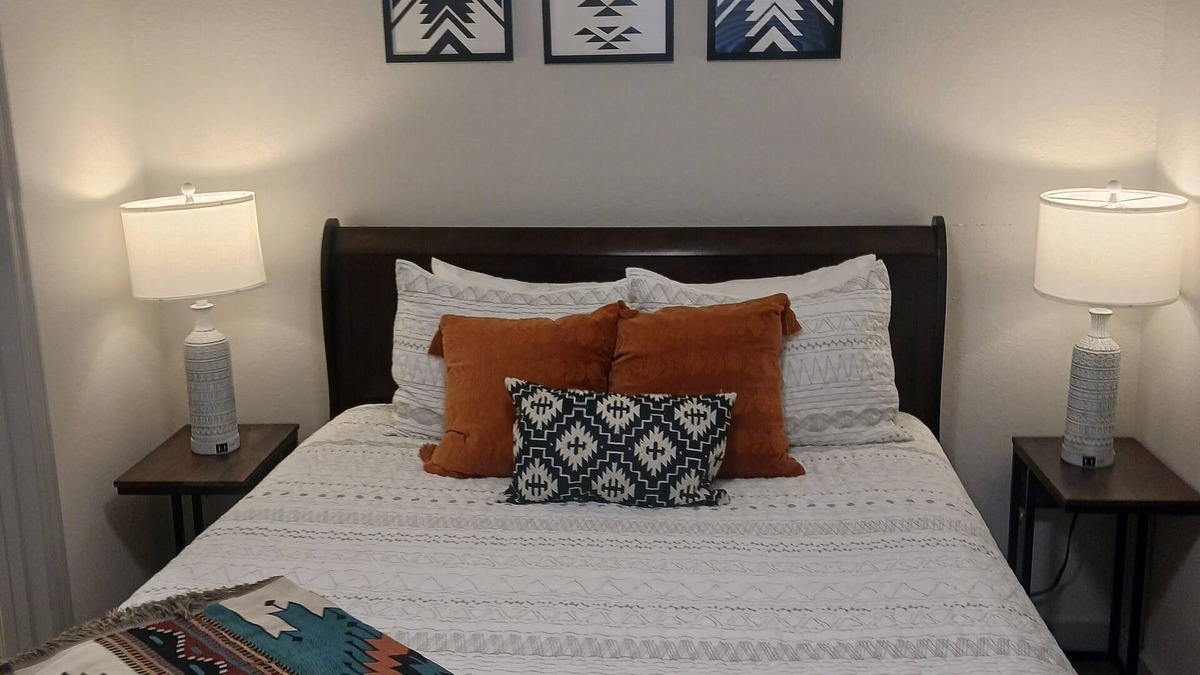 Gainesville Apartment | Perfect for Gator Games! Two Blocks Away from Ben Hill Griffin Stadium