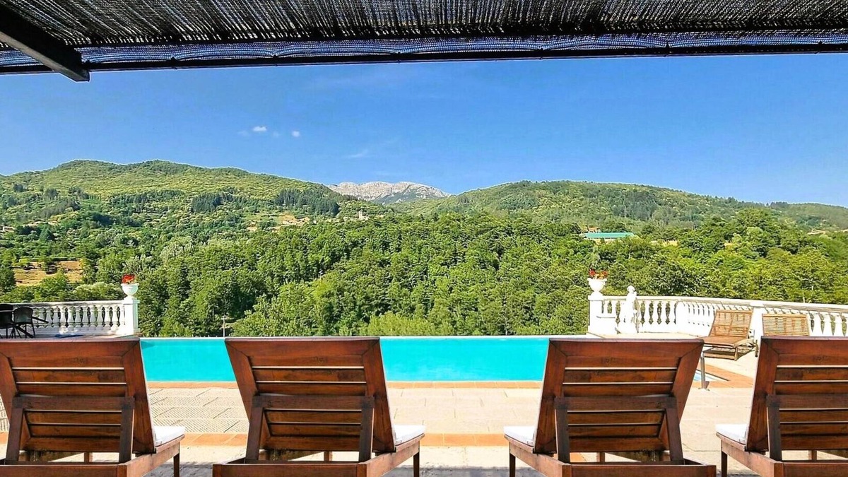 Camporgiano Villa | Perfect for groups! Covered outdoor kitchen, Private pool. Close restaurant
