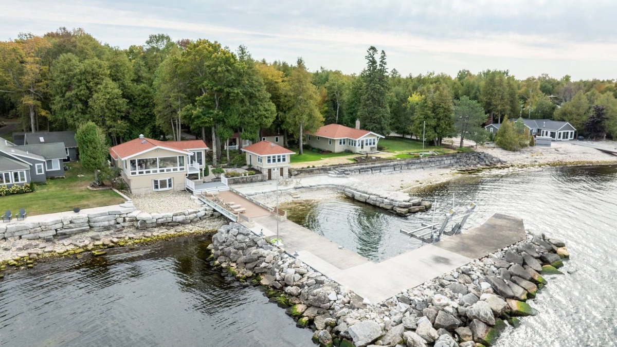 Egg Harbor House | Perfect for Groups! Door County Waterfront Retreat + Sauna