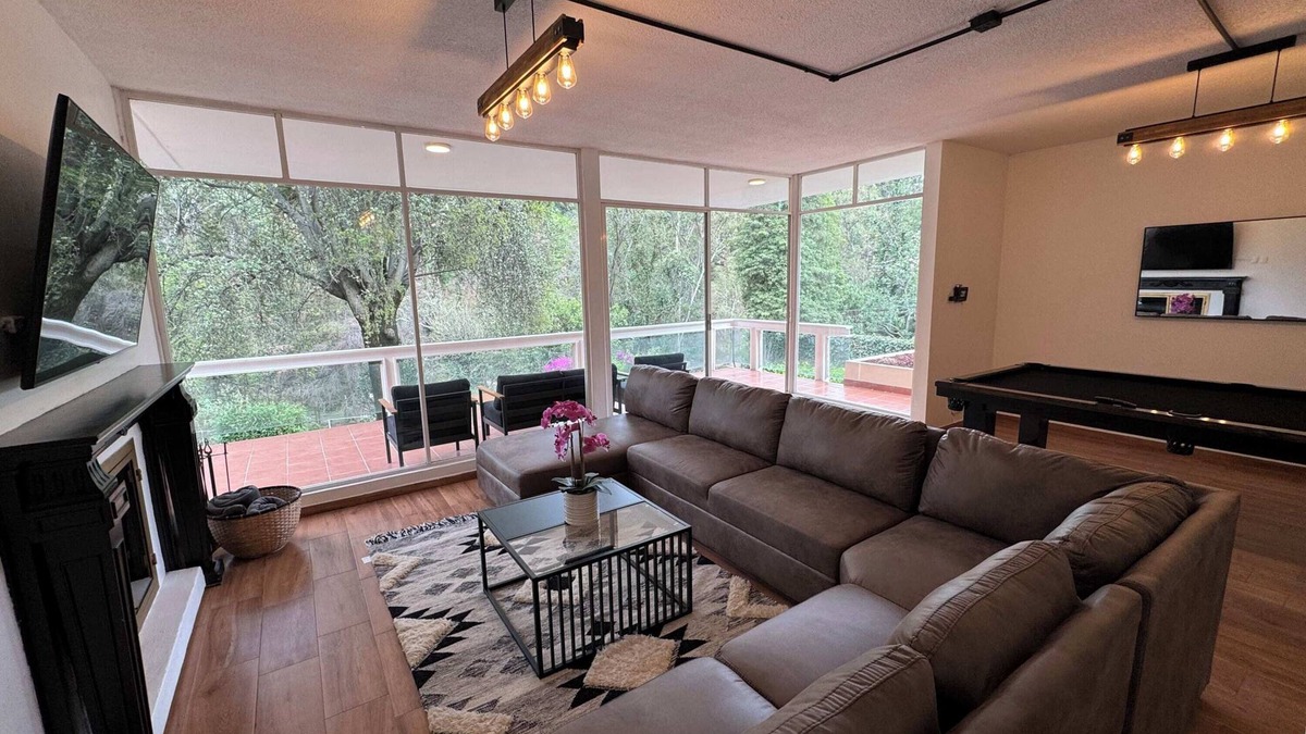Naucalpan House | Perfect for Groups, Large Garden, Exclusive Suburb