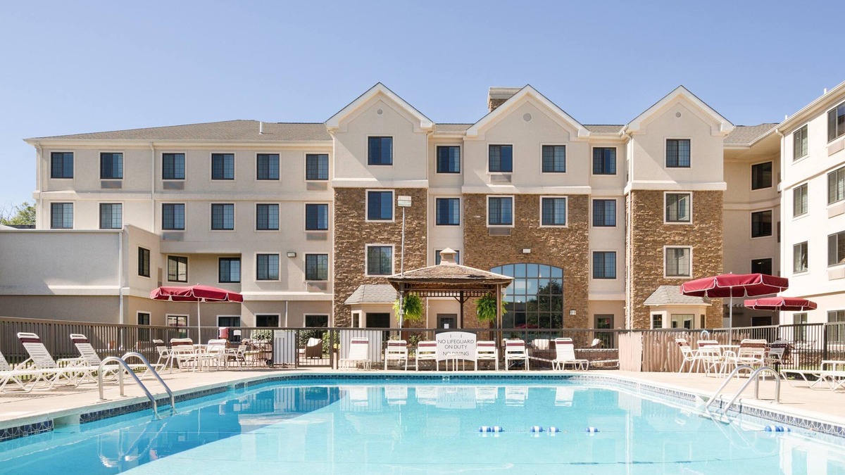 Christiana Condo | Perfect for Groups! | Pool + Gym + Free Breakfast