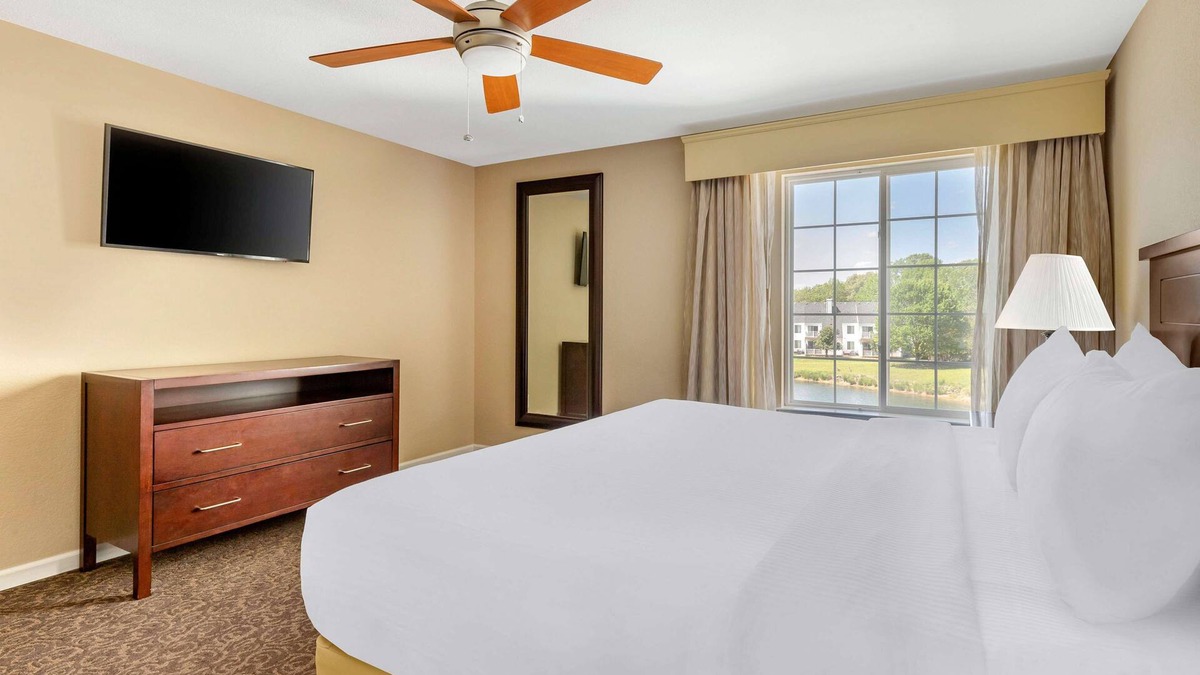 Berkeley Hotel | Perfect for Groups! Full Kitchen, Onsite Pools!
