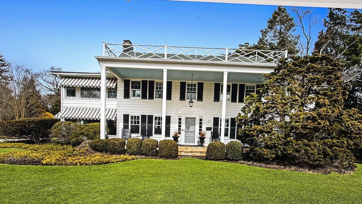 Bellport House | Perfect for large family gatherings. Wonderful beach house with pool - sleeps 12