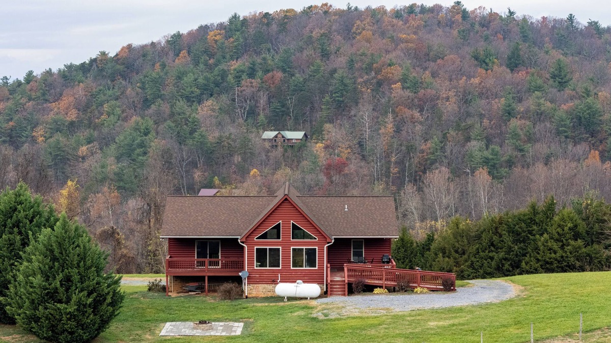 Luray Cabin | Perfect for large families 5 bedroom home in the Shenandoah Valley
