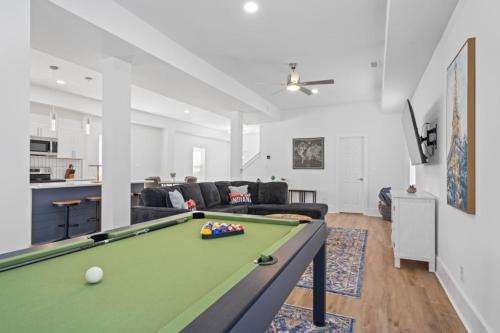 Indianapolis House | Perfect for large groups