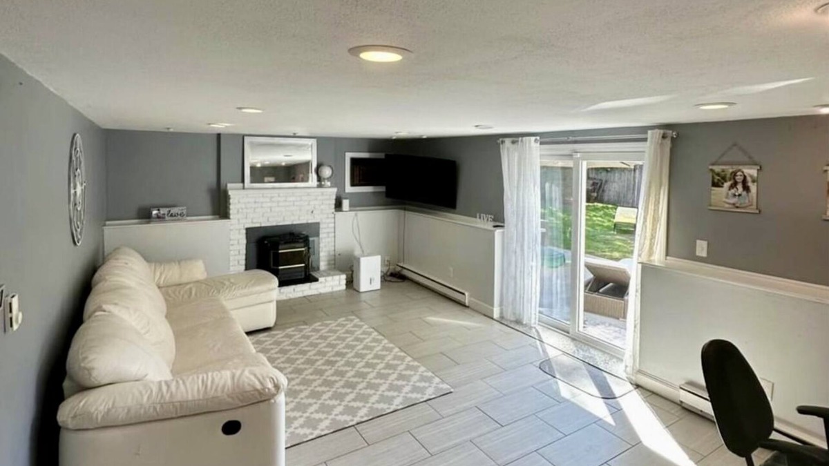 Braintree House | Perfect for long or short term stays near Boston & Cape in a great neighborhood!