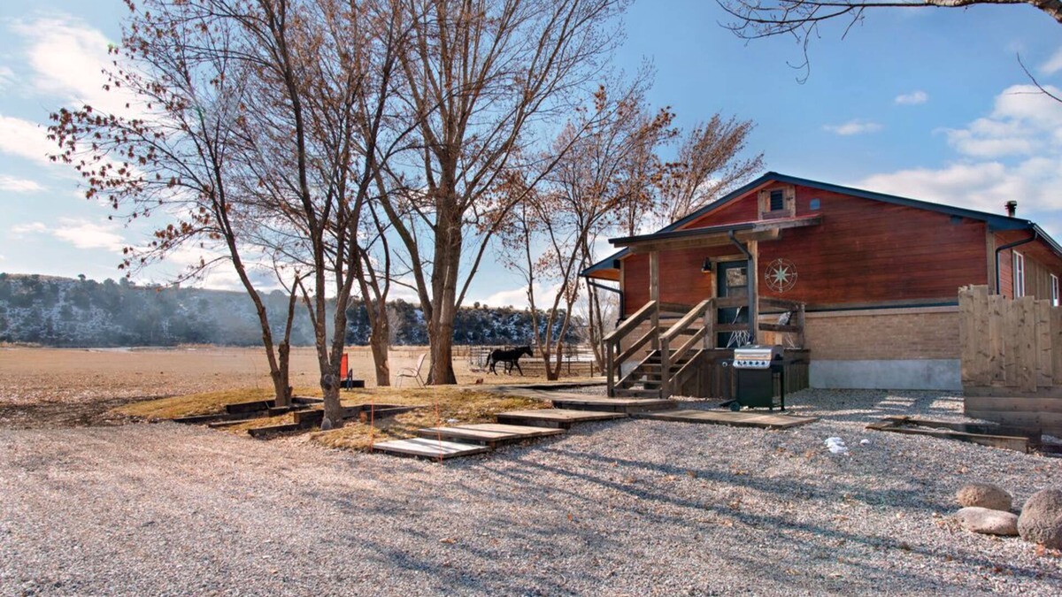 New Castle Apartment | Perfect for outdoor adventurers & couples; near Glenwood, hot springs & skiing