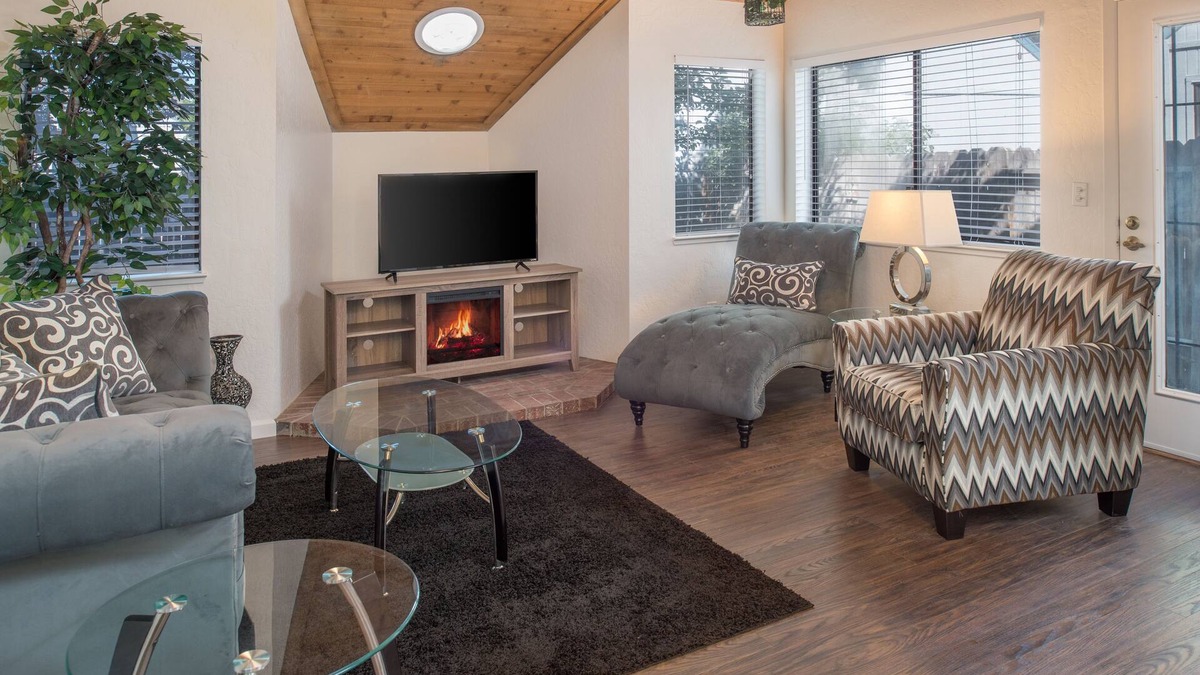 Sparks Condo | Perfect for TRAVEL NURSES and TESLA work 2 bed, single Garage