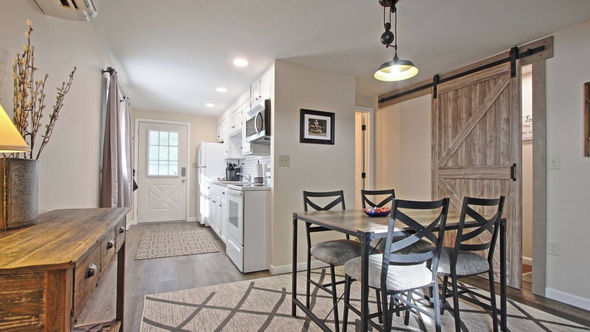 Hummelstown Apartment | ❤️ Perfect for traveling nurses! - Wifi, AC, 4-6 minute commute to Hershey Med