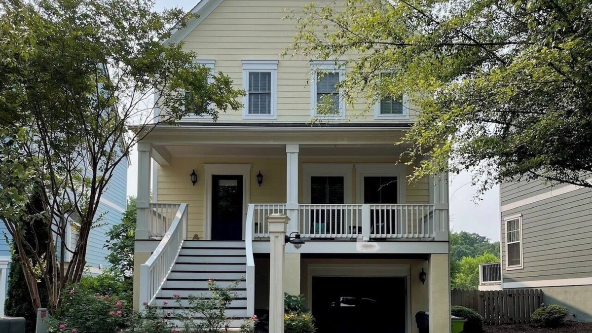 Charlottesville House | Perfect for UVA Graduation! Walking distance to Football Stadium and Grounds.