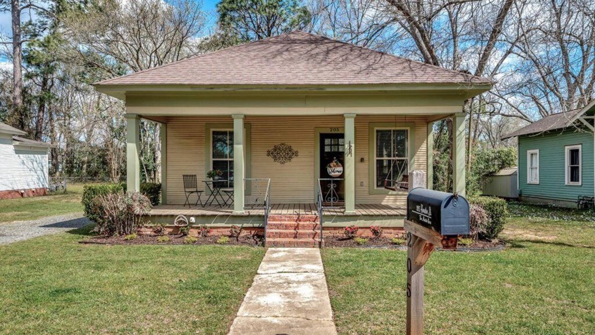 Nacogdoches House | Perfect Getaway! Centrally located to downtown shops, dining, and activities!