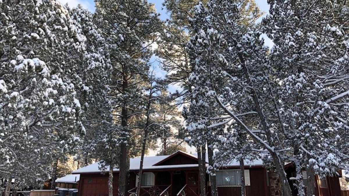 Show Low House | Perfect Getaway house with deck in White Mountains