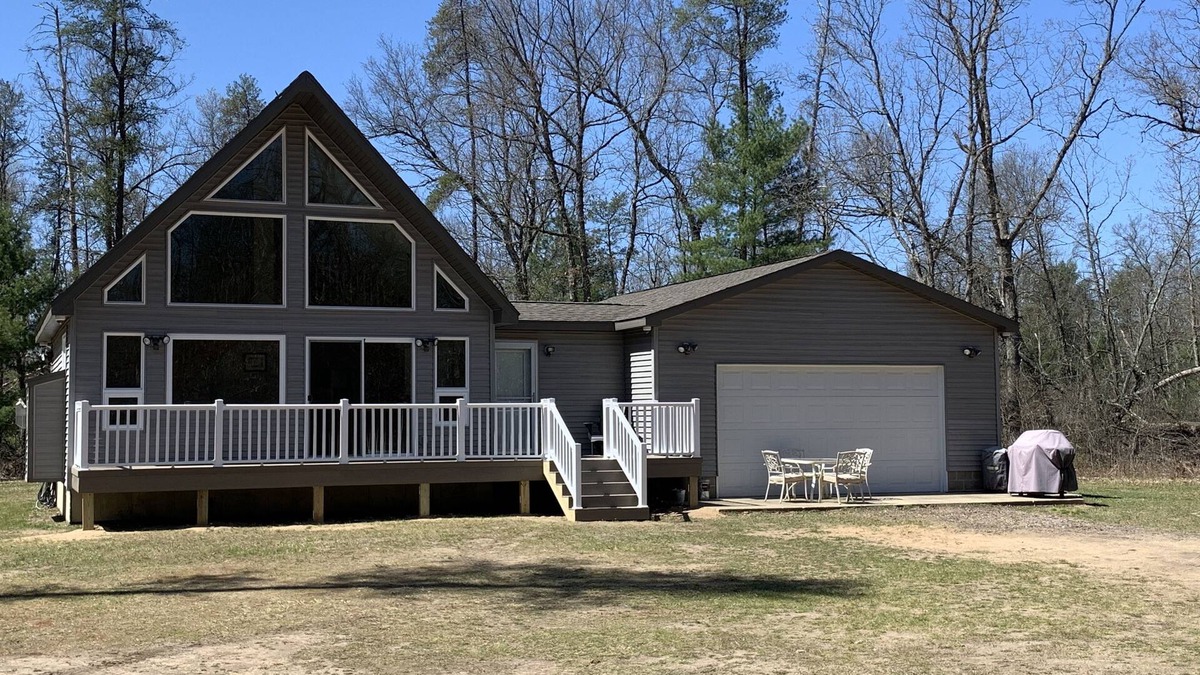 Idlewild Cabin | Perfect Getaway! Secluded Modern 3 Bedroom, 2 Bath Cabin on 12.5 Private Acres