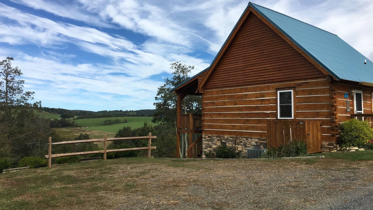 Vesta Cabin | Perfect Getaway off the BR Parkway. Close to Mabry Mill, views, and wineries