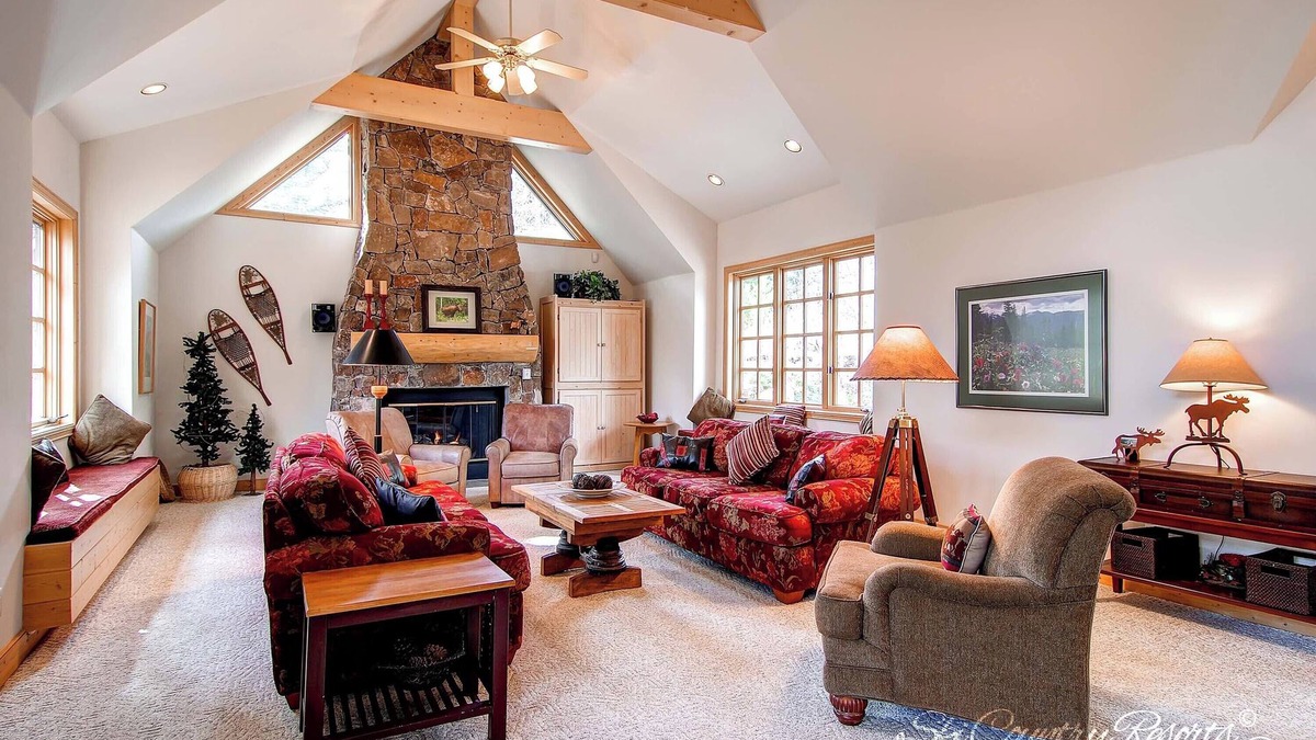 Four O'Clock House | Perfect Holiday Home! Ski In/Out, Private Hot Tub. Exquisite Mountain Chalet