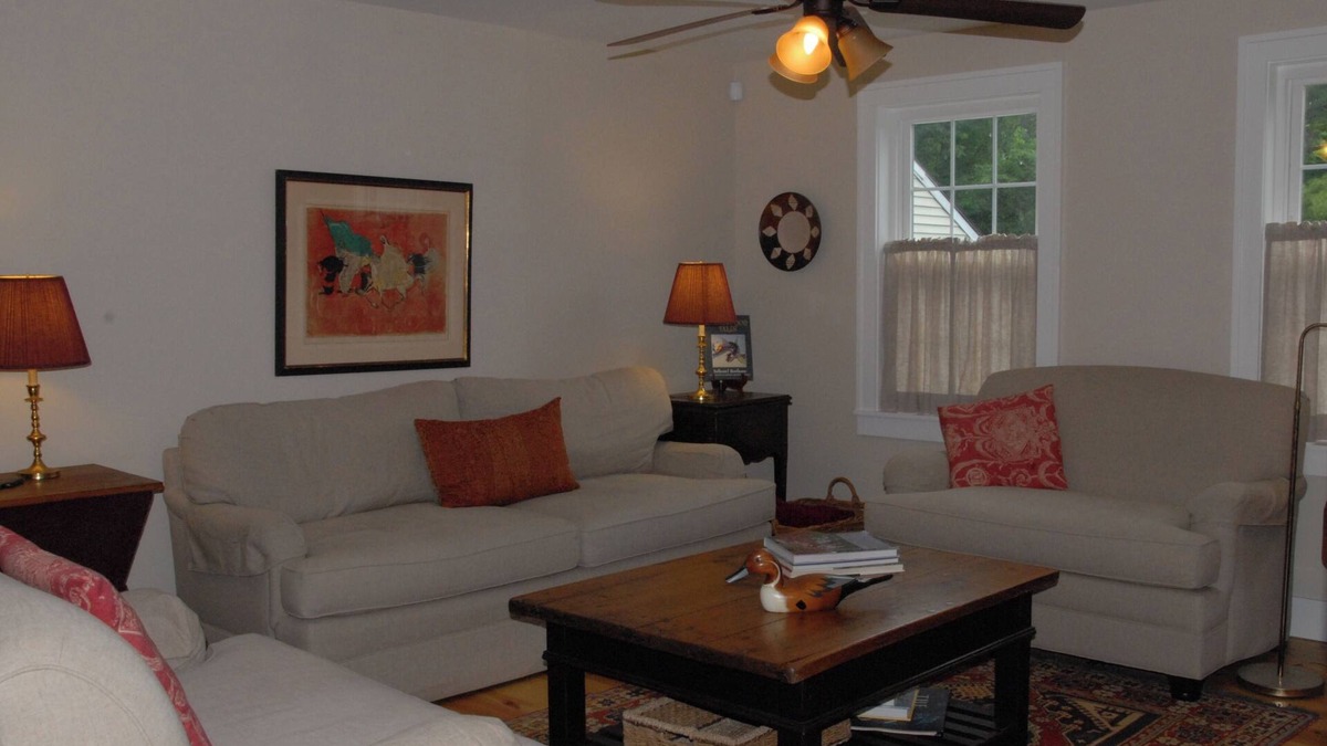 Lee House | Perfect Holiday Retreat, Completely Renovated, Central Location