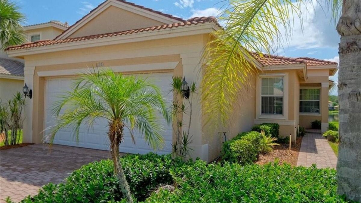 Botanica Lakes House | Perfect home away from home. Spacious clean home w/upscale community amities.