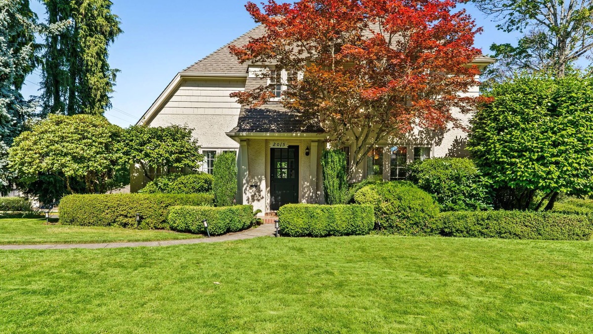 Amazon House | Perfect Home Base for University of Oregon Events or Visits!
