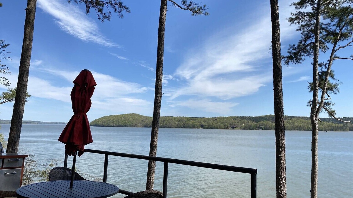 Waterloo House | Perfect lake front cottage! Now with stairs to the water!