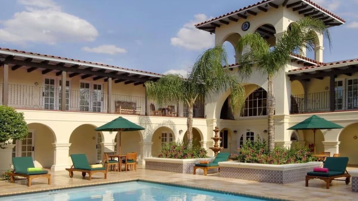 Western Division Hotel | Perfect Laredo 2-Unit Stay w/Historic Style, Scenic Views & Top Dining Nearby