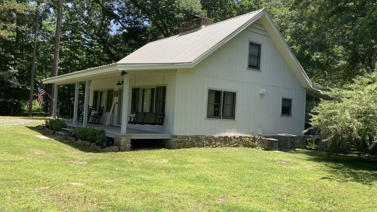 Heber Springs Cabin | Perfect Little Red River Getaway with Private Fishing Dock!