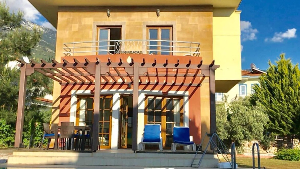 Oludeniz Villa | Perfect location 2 minutes to all amenities, bars/bus/restaurants and shops.