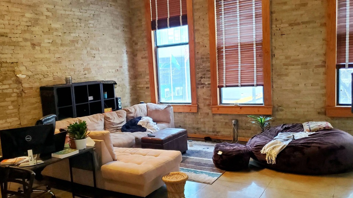 East Town Condo | Perfect Location! Beautiful Interior Spacious Condo!