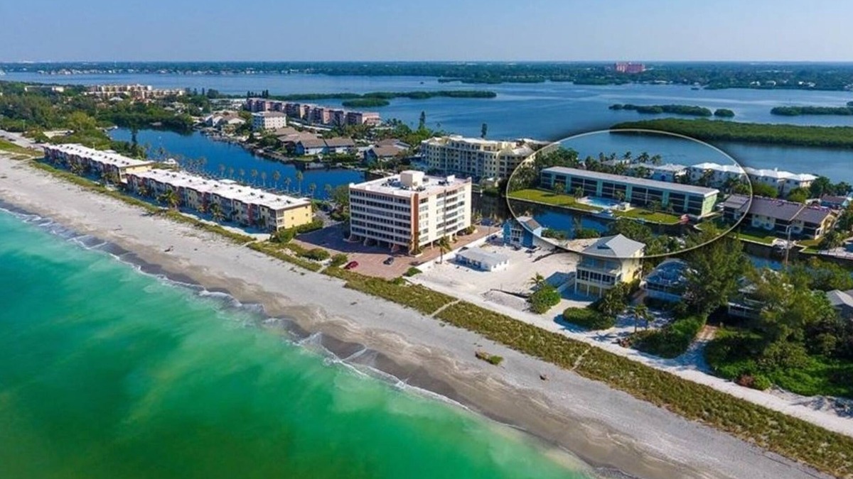 Siesta Key Condo | Perfect Location. Beautiful Waterviews. Heated Pool. 2 BD/2 BA