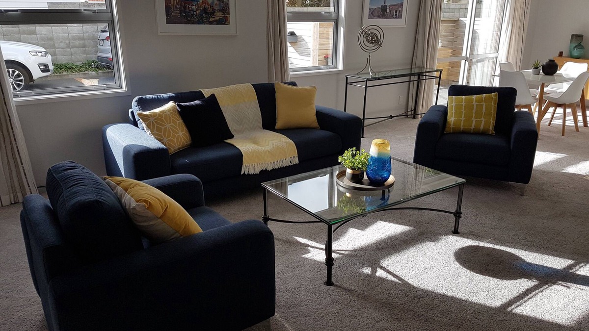 Petone House | Perfect location - everything at your fingertips!