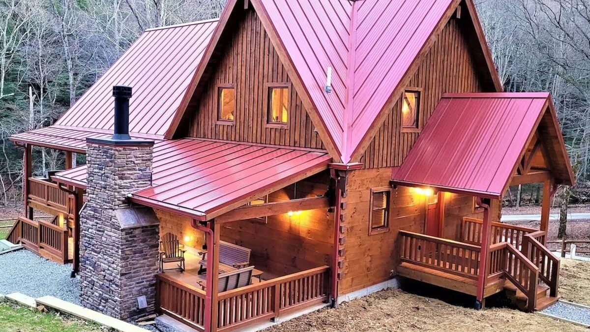 Carbon Hill Cabin | Perfect Location - High Quality Custom Log Cabin - Luxurious Amenities