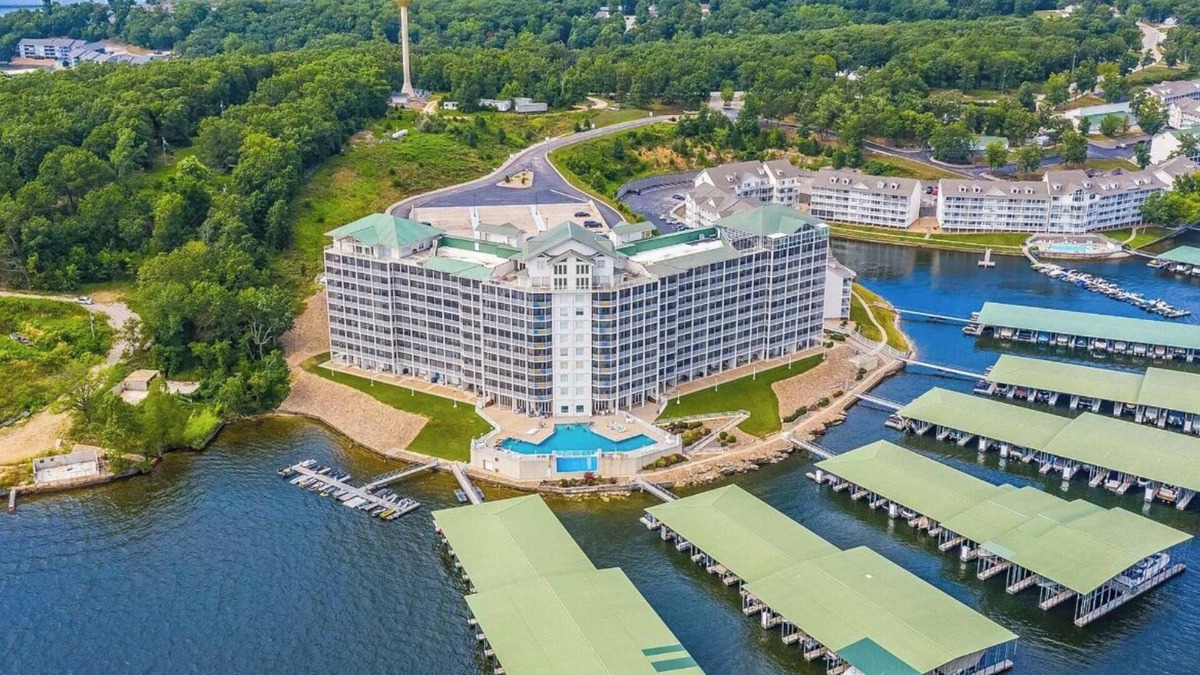 Osage Beach Condo | Perfect Location! Newly Remodeled- 2021 Condo right in the heart of Osage Beach