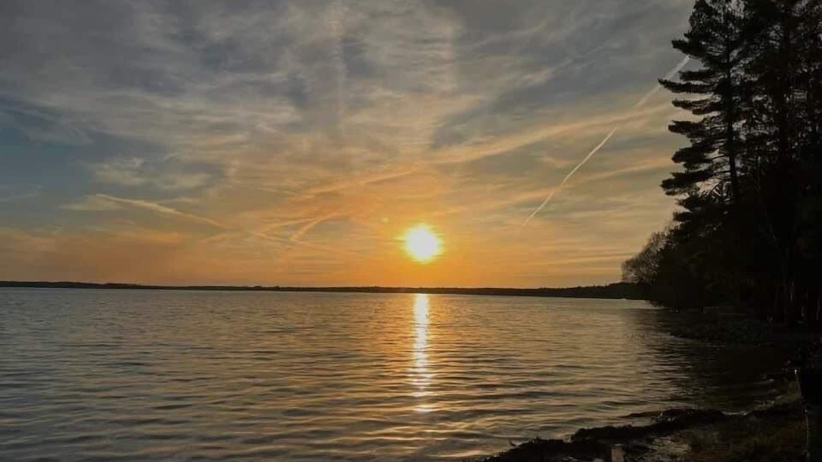 Lewiston House | Perfect location on East Twin Lake, walking distance to town! Unit #2