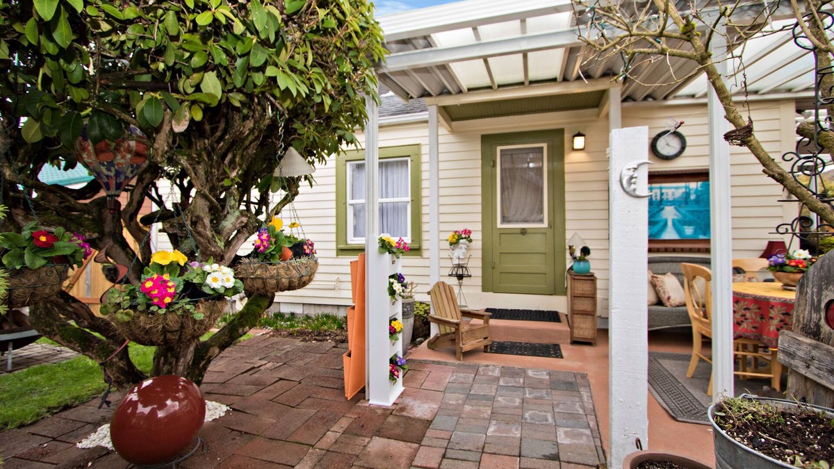 Enumclaw House | Perfect location to an outdoor paradise.