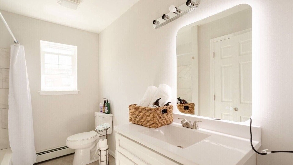 Middletown House | Perfect Location w/ everything in a comfort single room