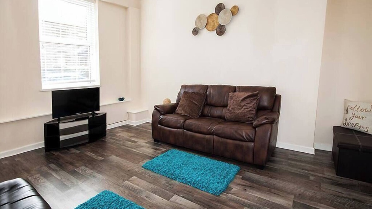Bon-y-maen Apartment | Perfect Location with Parking - Jersey House