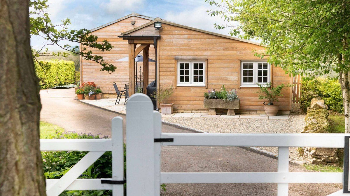 Longborough Cottage | Perfect luxury 2 bedroom holiday home in the Cotswolds - Slade Stables