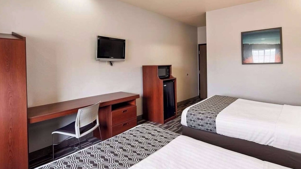 Morgantown Hotel | Perfect Morgantown Base - Your Comfortable Room Awaits | Free Breakfast