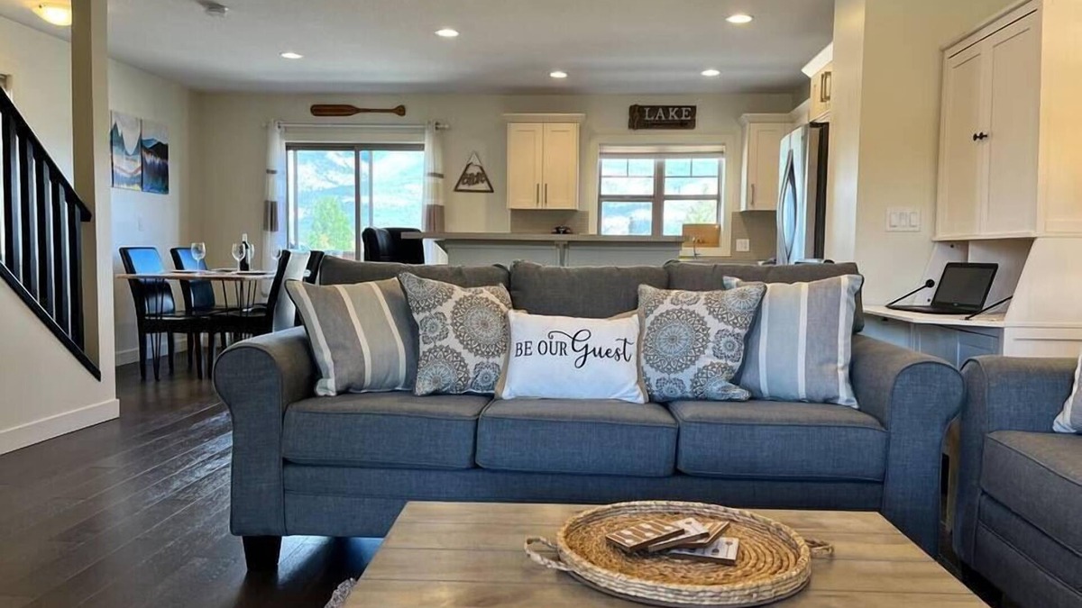 East Kootenay House | Perfect Mt. View Townhouse | Garage | Deck | BBQ