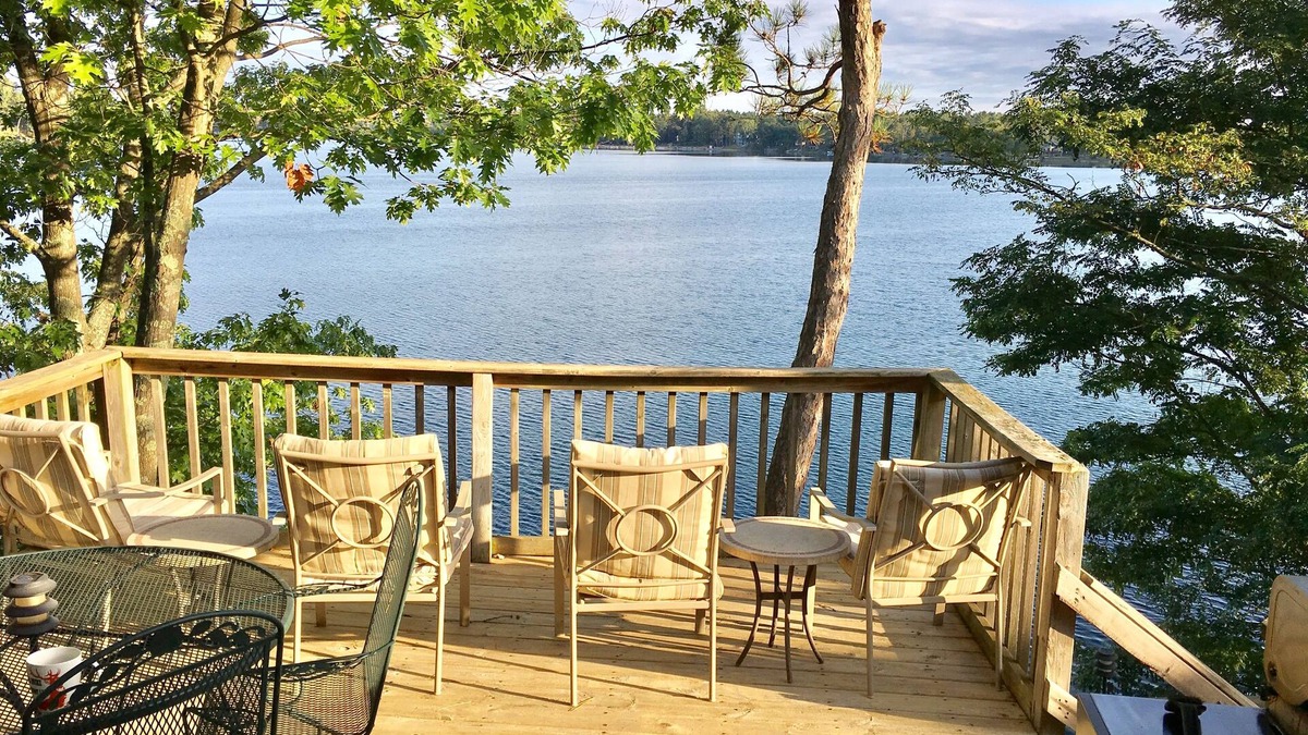 Wautoma House | Perfect Multigenerational Family Retreat on Big Silver Lake