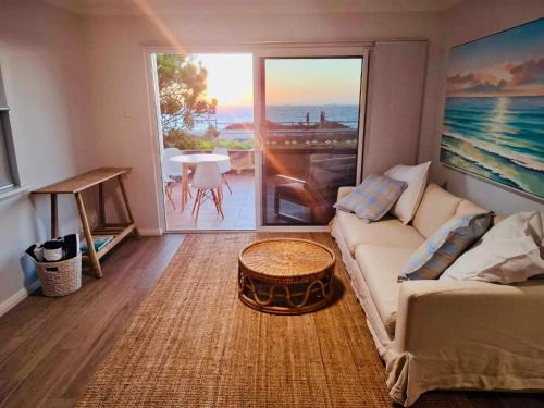 Cottesloe Apartment | Perfect Oceanfront Cottesloe apartment