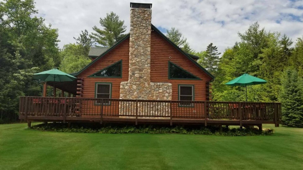 Thornton Cabin | Perfect Pemi Riverfront Log Cabin, Great for Families, Sleeps 10.