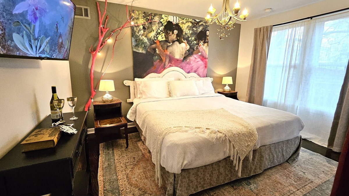 Broadmoor Apartment | Perfect Pied-à-Terre, Luxury Central to Everything