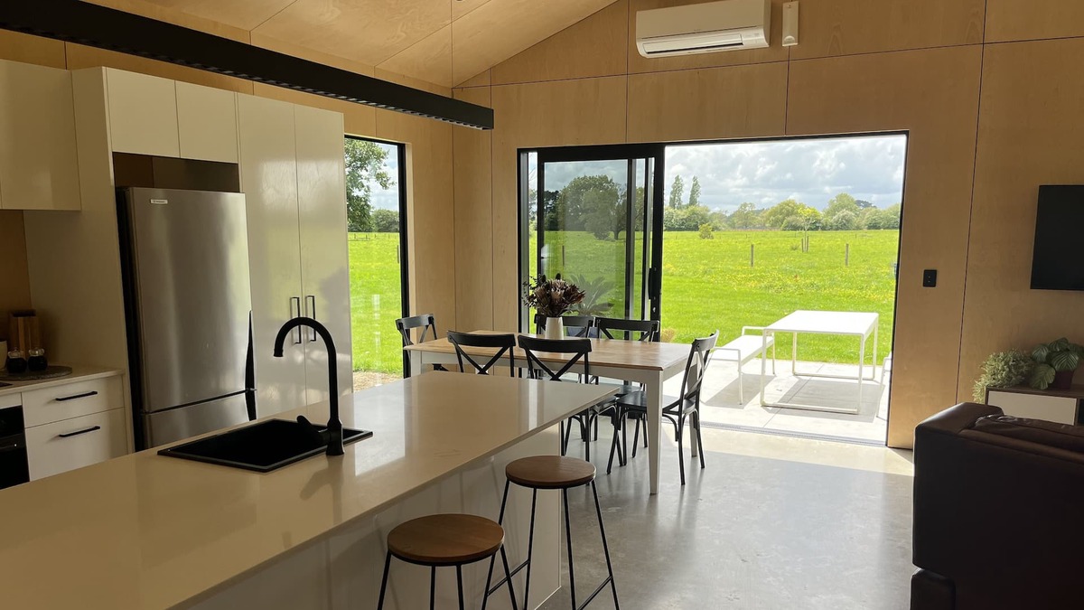 Te Kowhai House | Perfect place to stay, close to the city but with scenic views